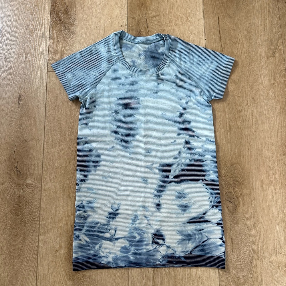 Lululemon Swiftly Tech Tye Dye Shirt. Women’s 6. Used.